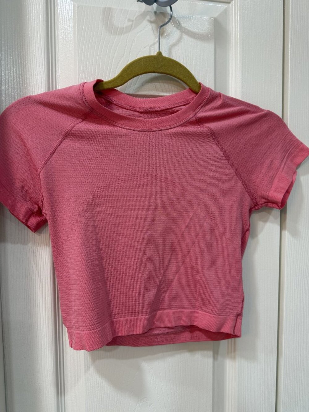 Lululemon EUC Pink Crop Swiftly in Size 4